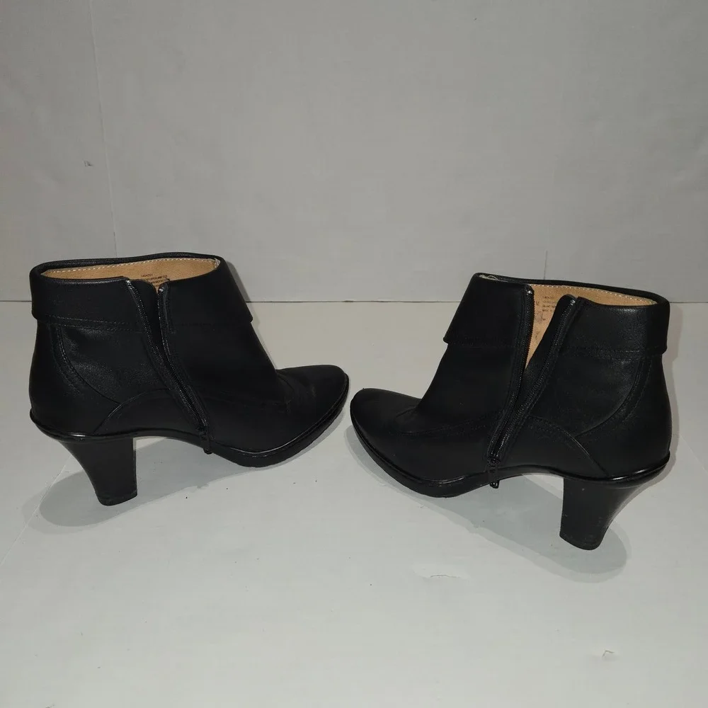 Sofft Ankle Boots Women 7M Black Leather Heeled Zip Up Booties Casual Classic